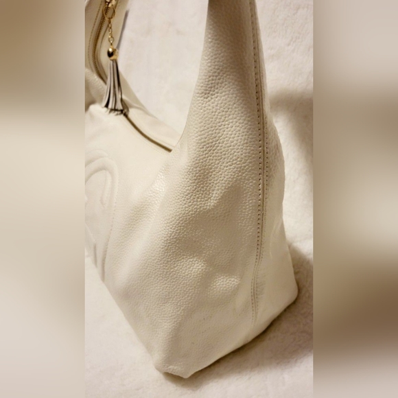 This is a beautifully well kept GUCCI Soho HOBO bag - Picture 5 of 9